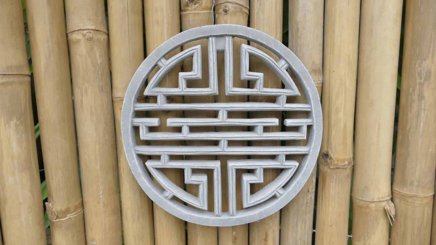 Product image 2 of the product “Yazhen - Plaque - Chinese Pattern, Ø 30cm | cast stone ”