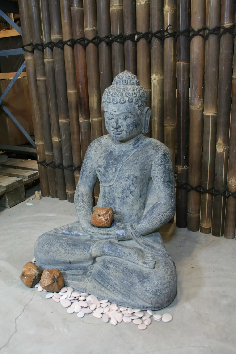 Artikelbild 2 des Artikels “Buddha, sitzend - Borrobudur 76 cm hoch, Lavaguss “