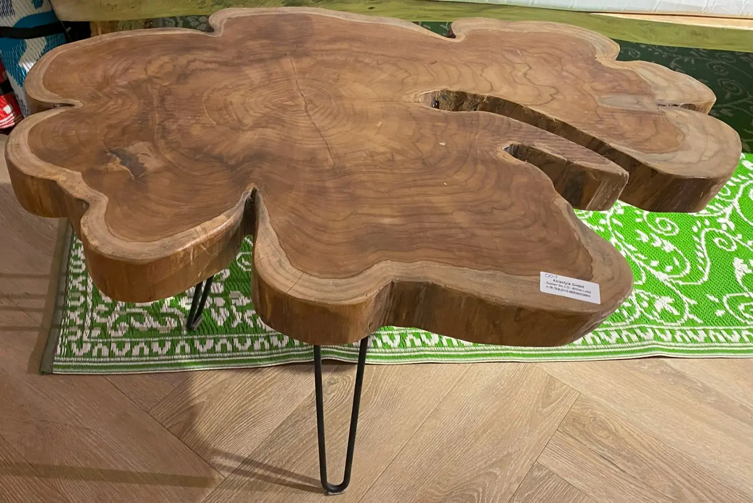 Product image 2 of the product “Unique side table with metal legs, the top is made from a single piece of teak root. Size approx. 80 cm long and 50 cm wide, 5.5 cm thick, height 45 cm ”