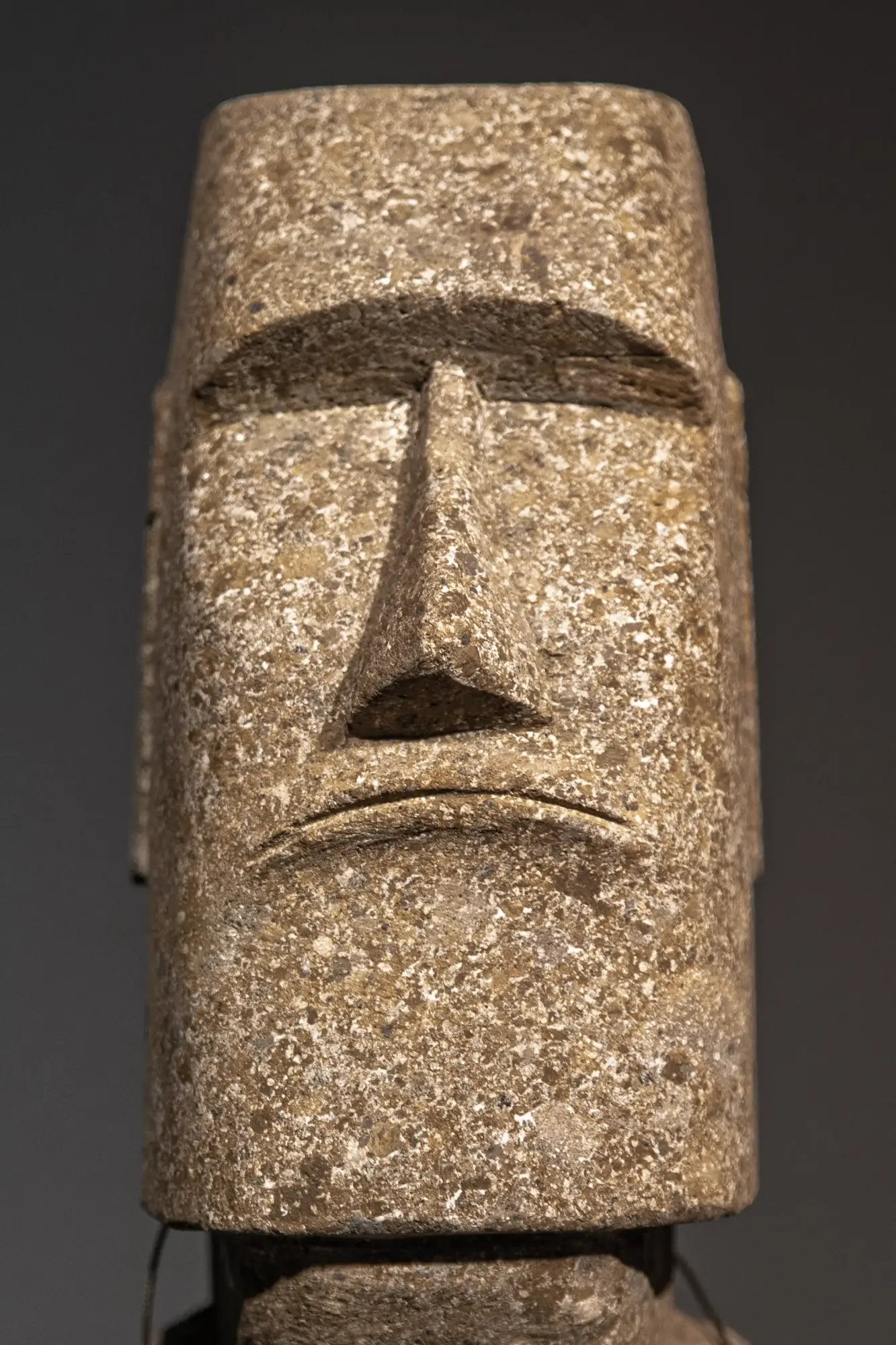 Artikelbild 2 des Artikels “Moai-Kopf, 30 cm Höhe| Naturstein (Basanit), Steinmetzarbeiten. Naturstein, grau “