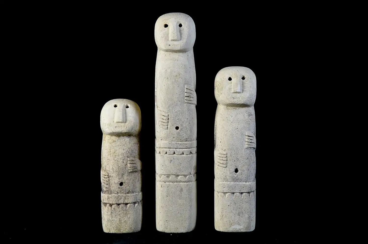 Artikelbild 2 des Artikels “Set mit drei Statuen, Naturstein “