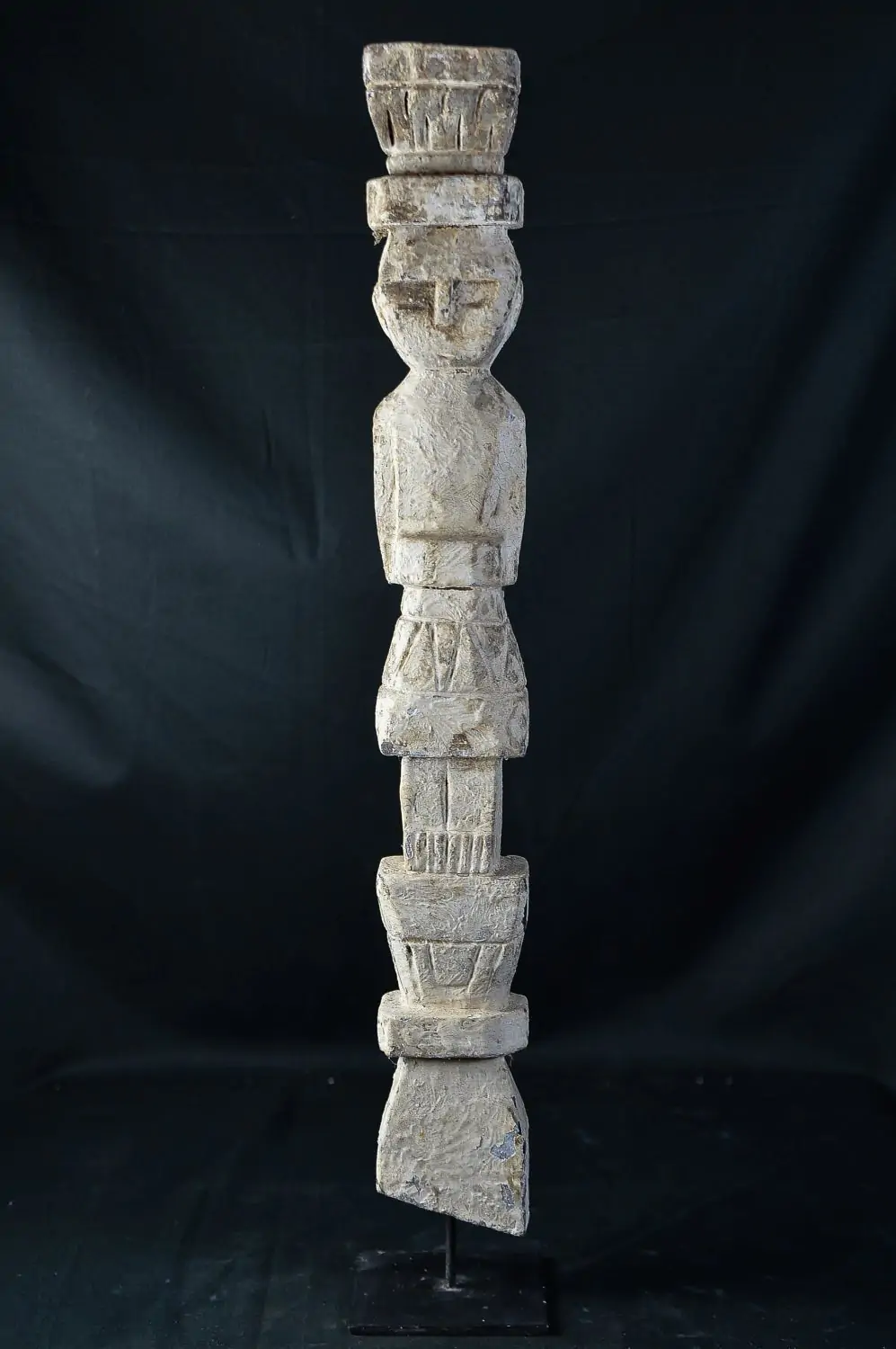 Artikelbild 2 des Artikels “Set mit zwei Statuen, Holz auf Ständer “
