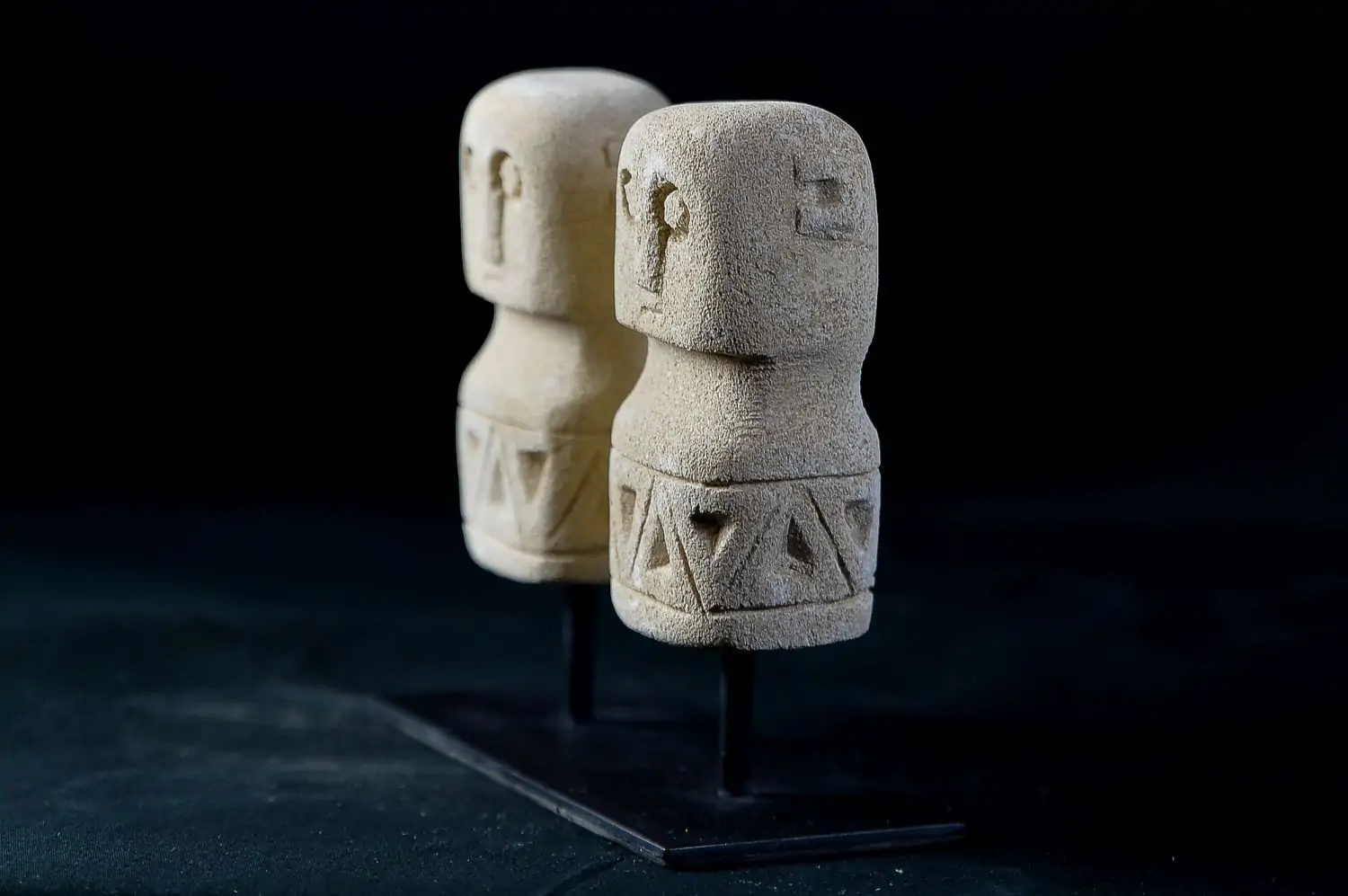 Artikelbild 2 des Artikels “Set mit zwei Statuen, Naturstein “
