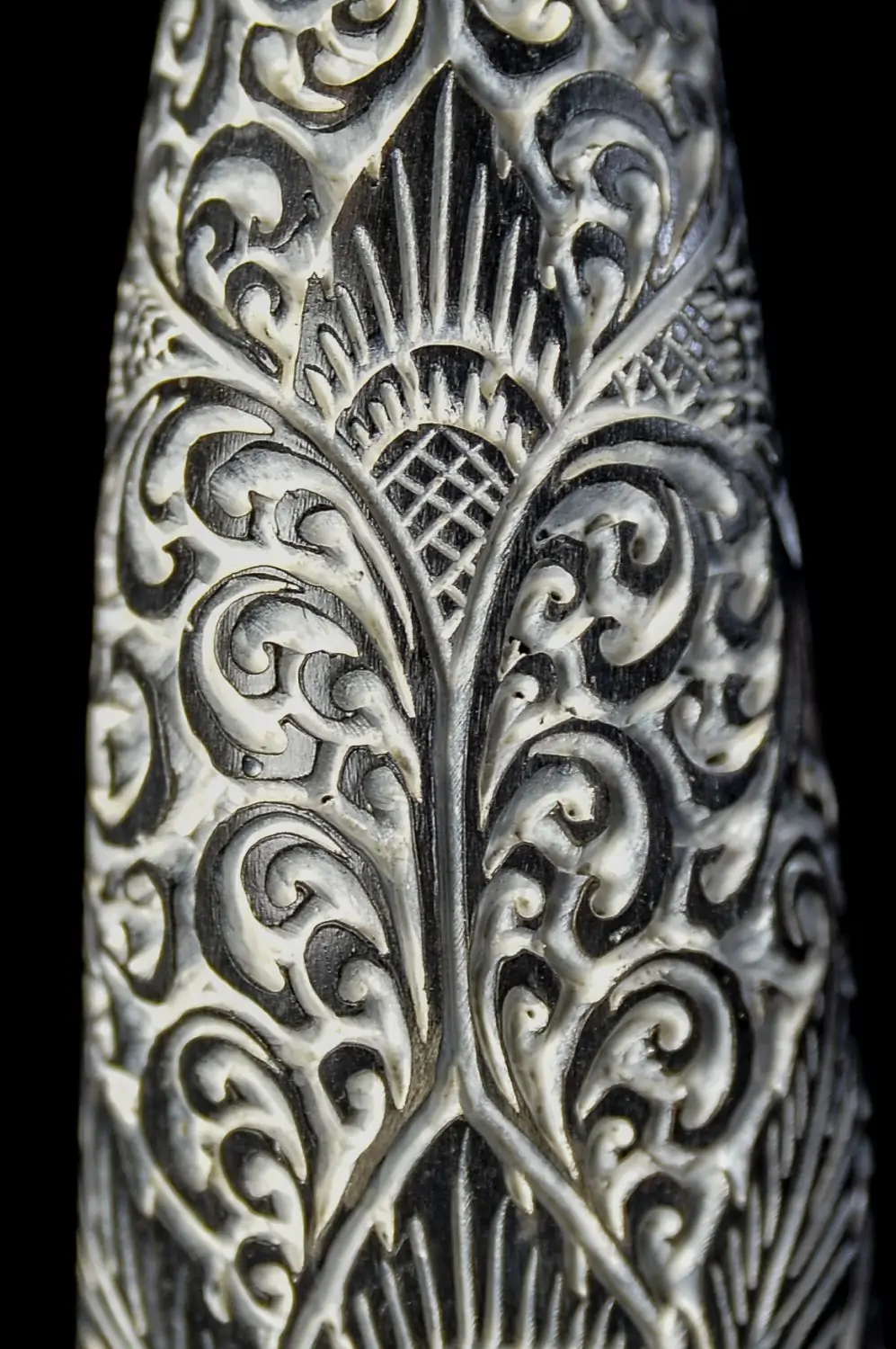 Artikelbild 2 des Artikels “Graviertes Horn aus Kokosnuss, doppel, handbemalt “