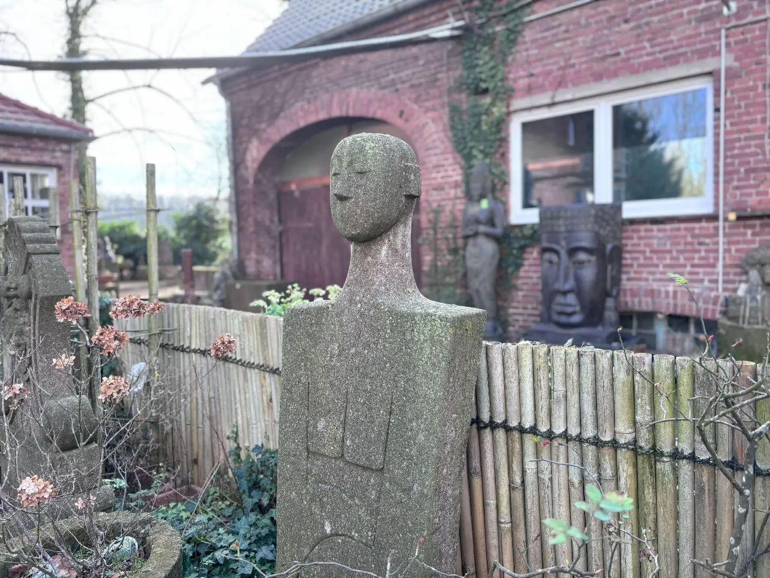 Artikelbild 3 des Artikels “Abstrakter Mann, Basanit, handgefertigt “