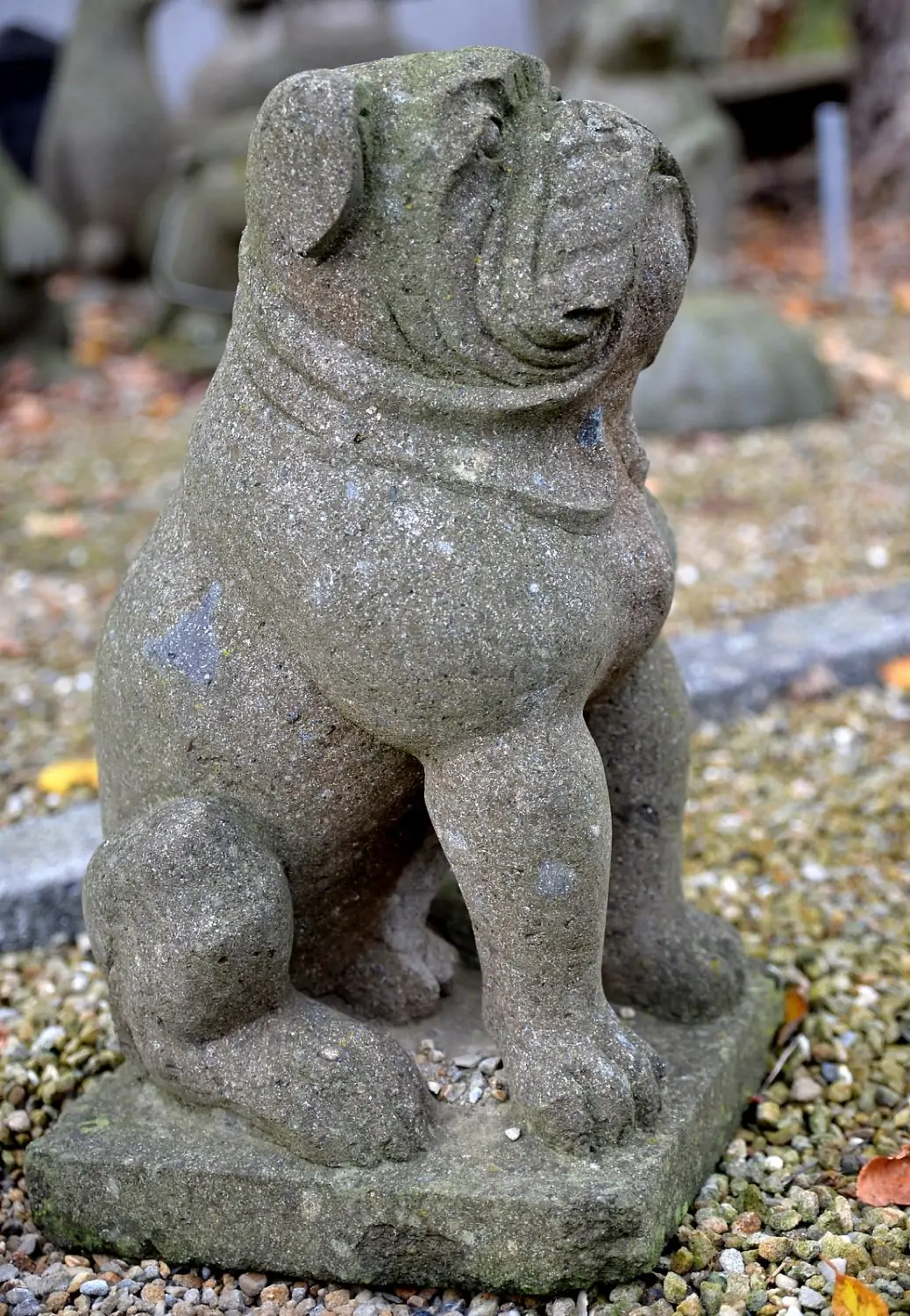 Artikelbild 3 des Artikels “Sitz. Bulldogge auf Sockel, ca. 60 cm hoch “