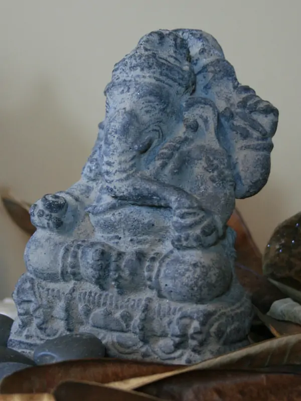 Artikelbild 3 des Artikels “Ganesh, sitzend | Kunststein | ca. 15 h - Lavagesteinguss, Antik-Finish “
