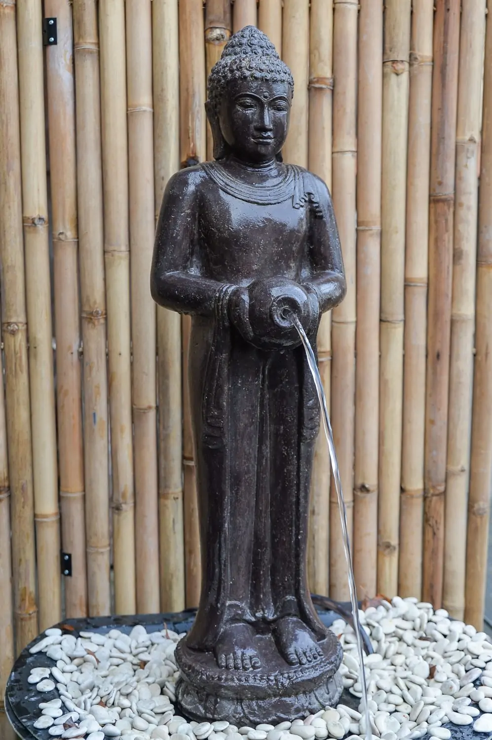 Artikelbild 3 des Artikels “Buddha-Figur, stehend, mit Gefäß als Wasserspiel, 120 cm “