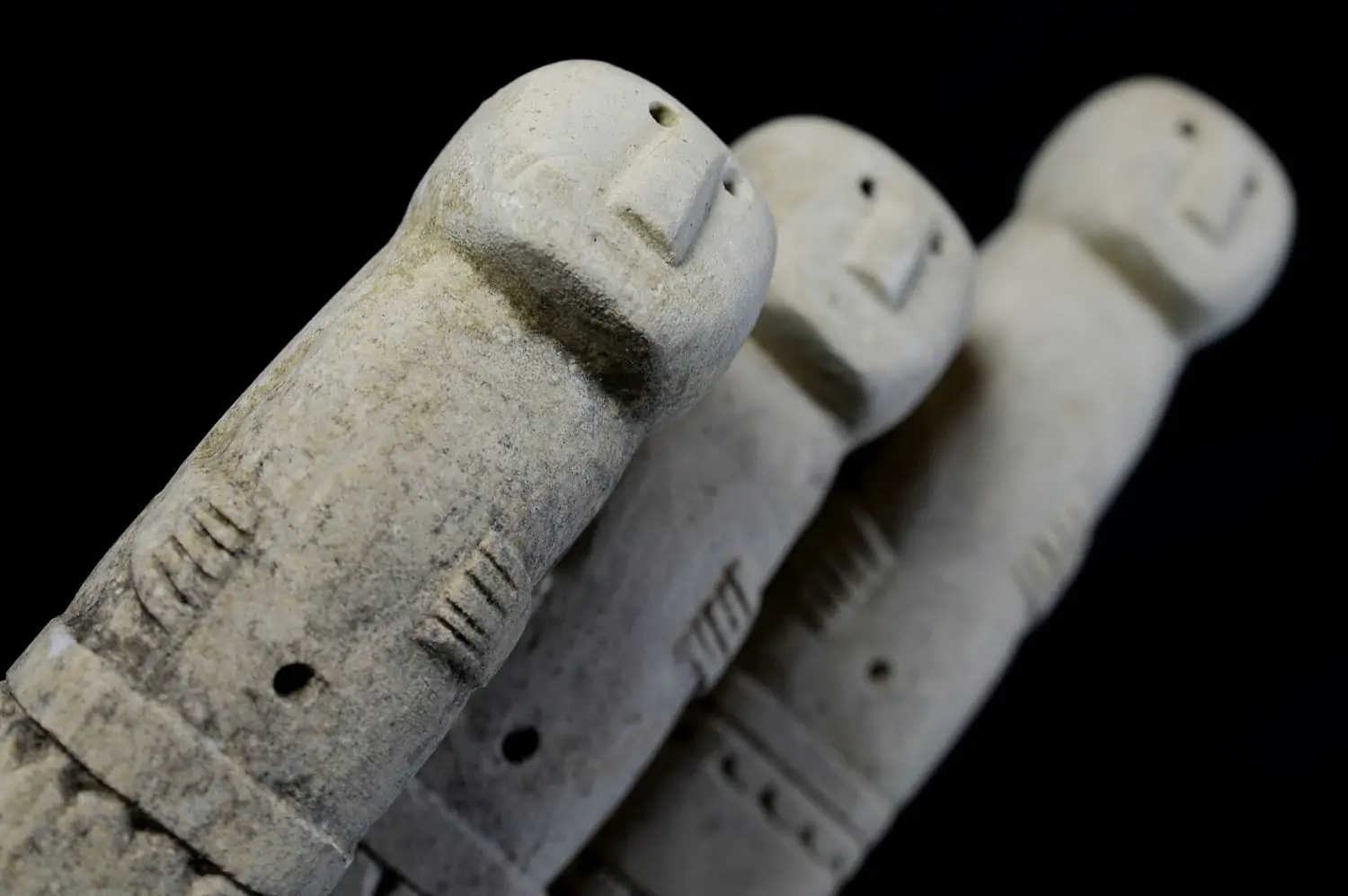 Artikelbild 3 des Artikels “Set mit drei Statuen, Naturstein “