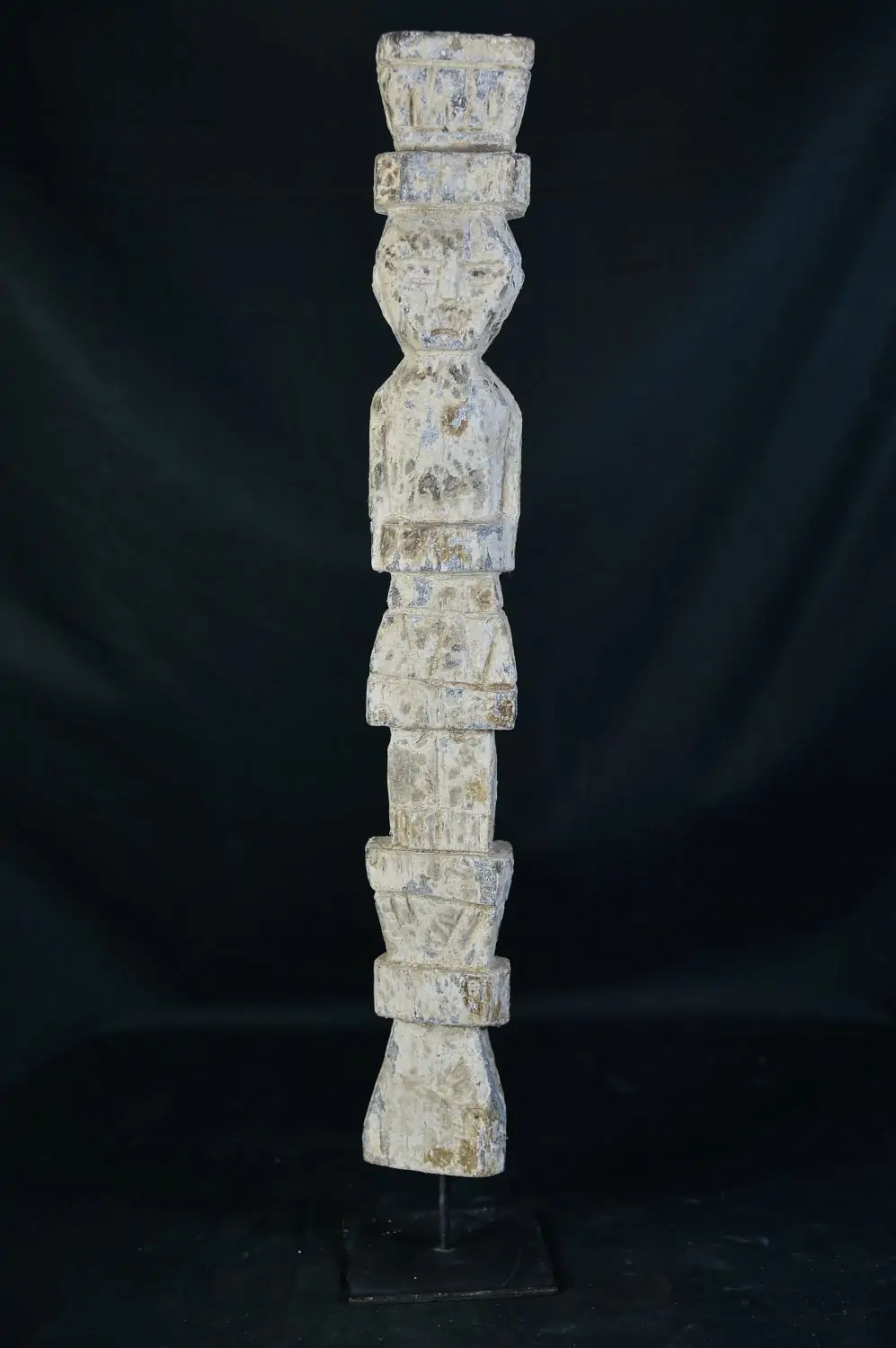 Artikelbild 3 des Artikels “Set mit zwei Statuen, Holz auf Ständer “