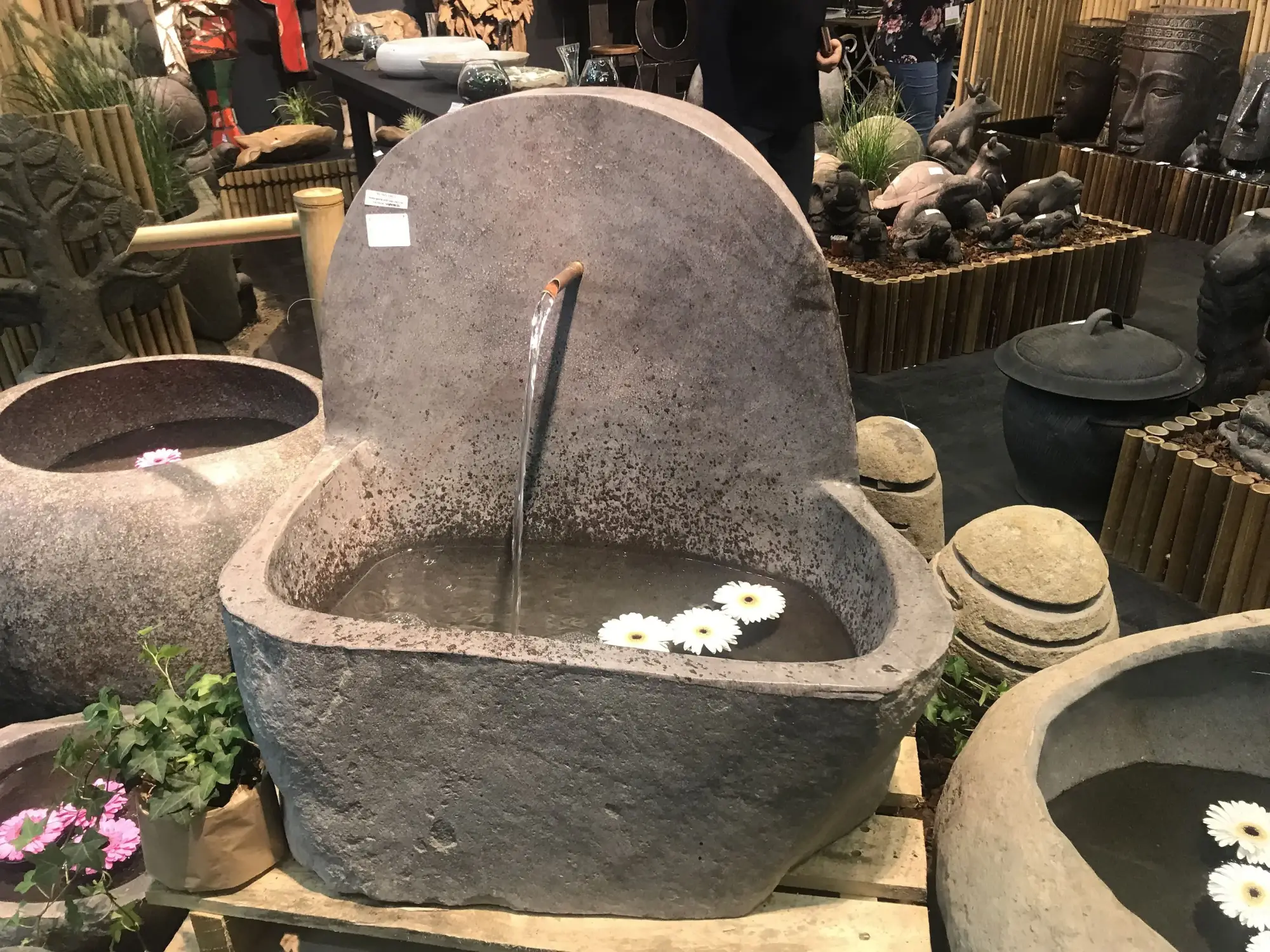 Artikelbild 3 des Artikels “Flussstein-Brunnen mit Rückwand, 70 cm “