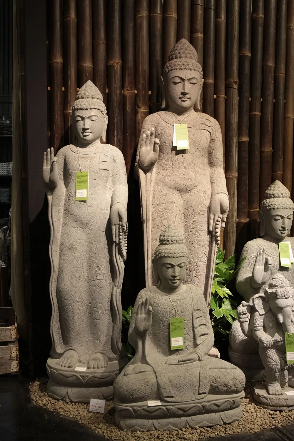 Product image 3 of the product “Standing Buddha with floral pattern, ca. 120 cm H ”