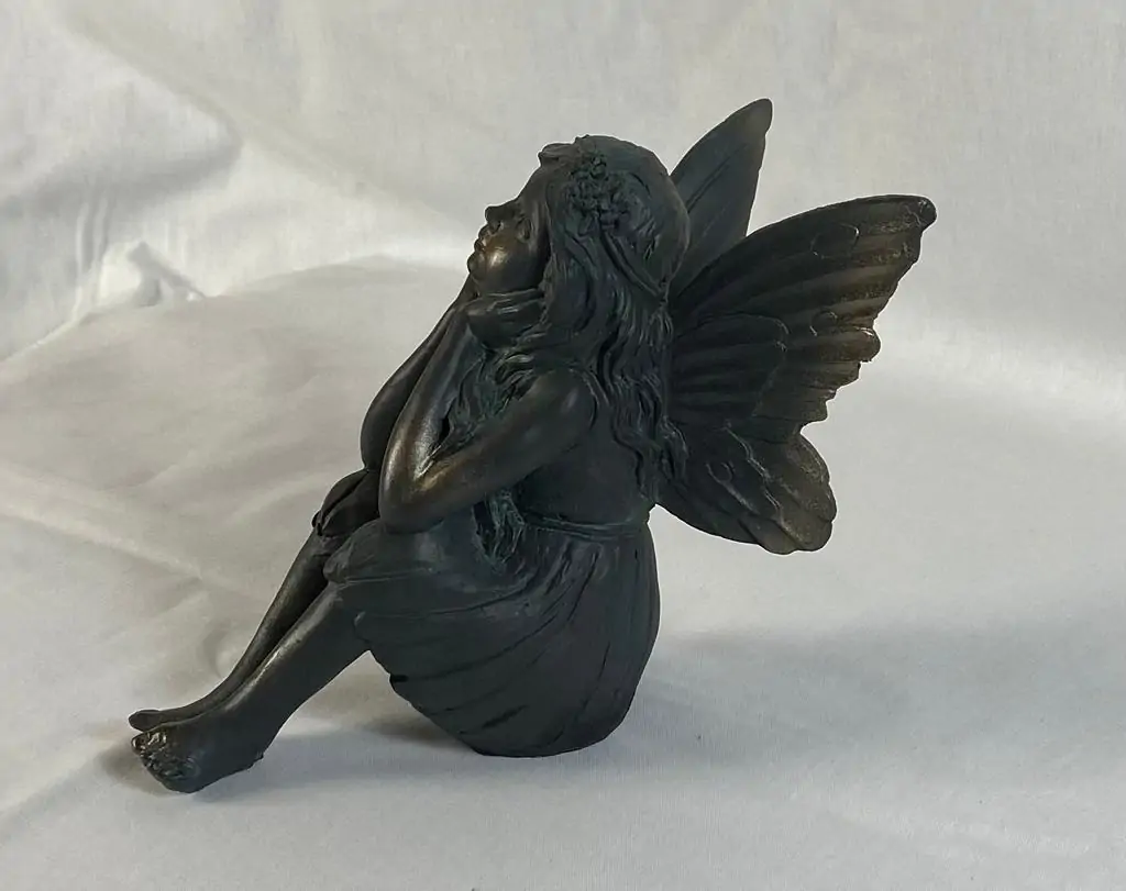 Artikelbild 3 des Artikels “Sitzende Elfe, Tagtraum, Bronzeoptik “