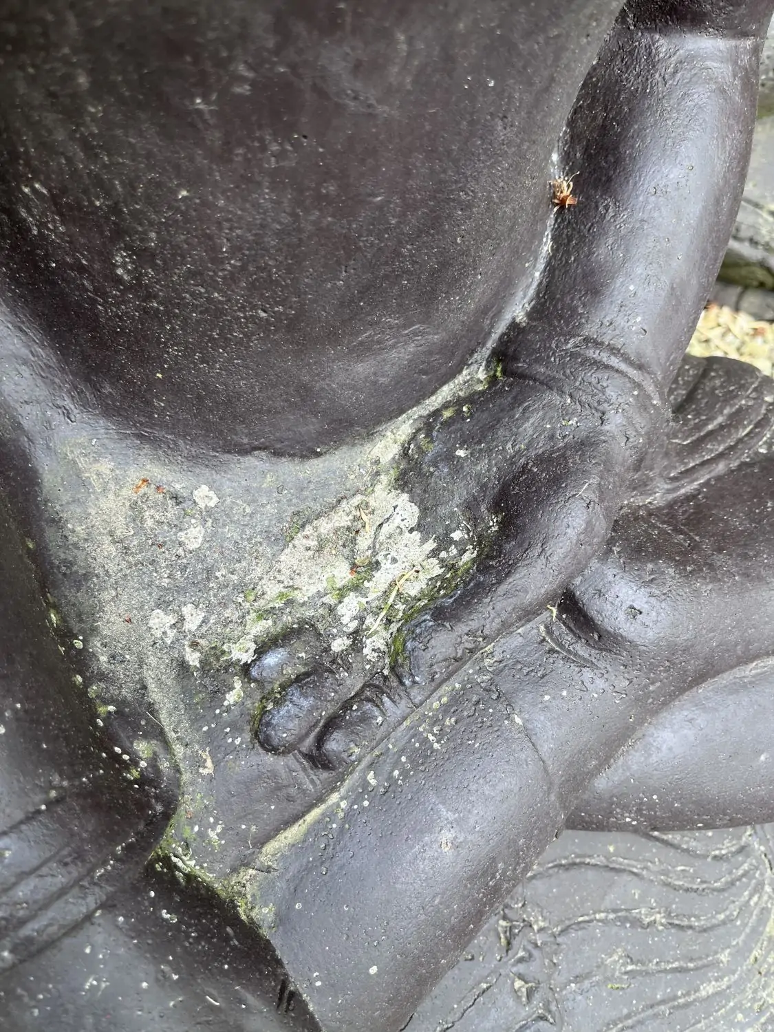 Product image 4 of the product “Sitting buddha, India, 80 cm height, cast stone, hollow, handcrafted & coloured ”
