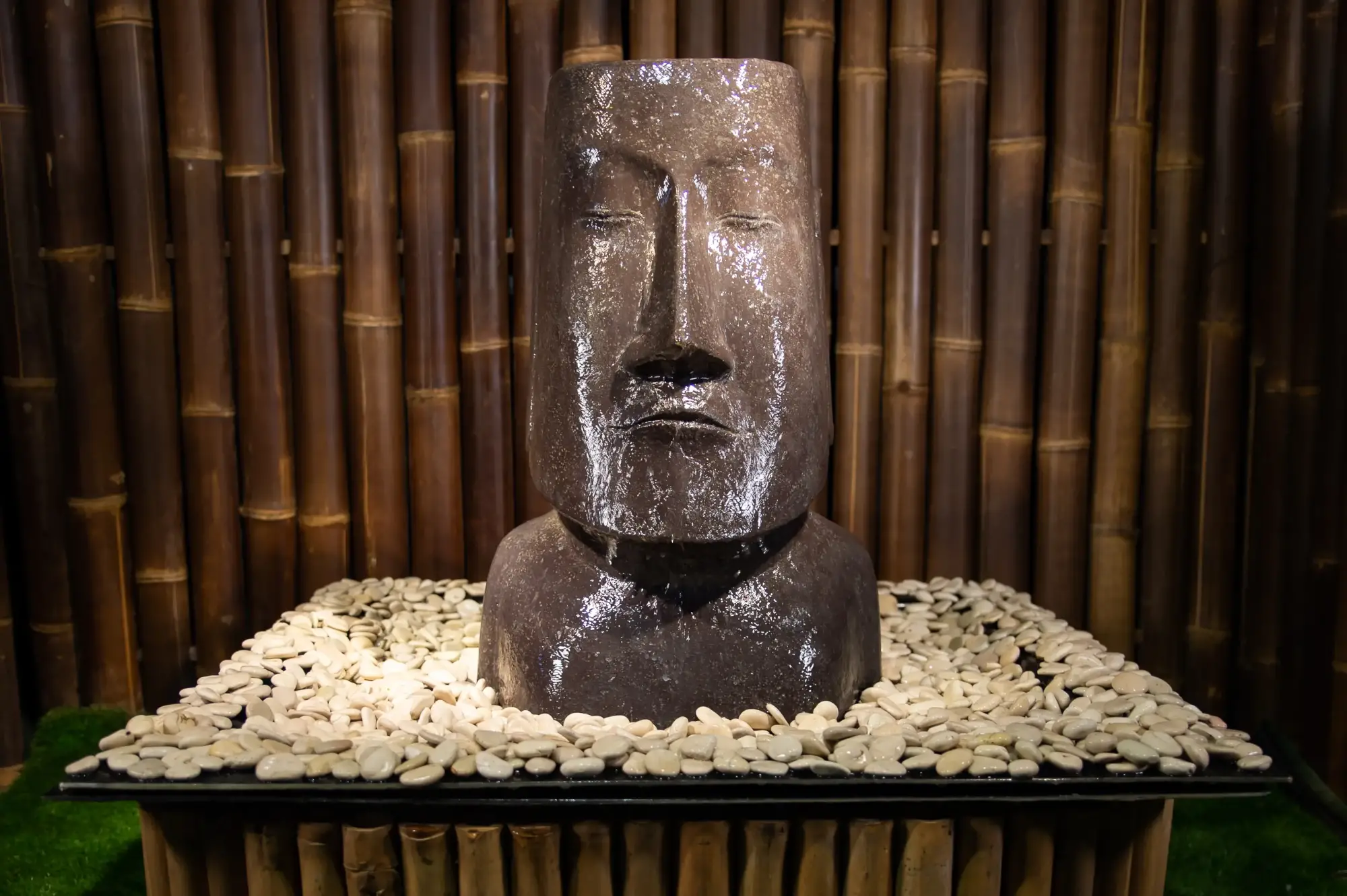 Product image 4 of the product “Abstract head as water feature, 50 cm H ”