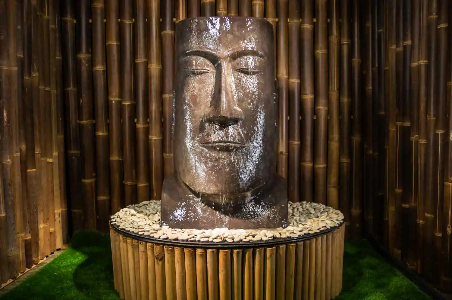 Product image 4 of the product “Abstract head as water feature, 100 cm H ”