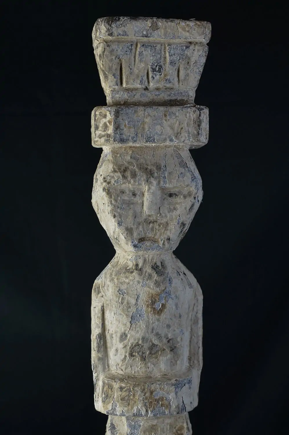 Artikelbild 4 des Artikels “Set mit zwei Statuen, Holz auf Ständer “