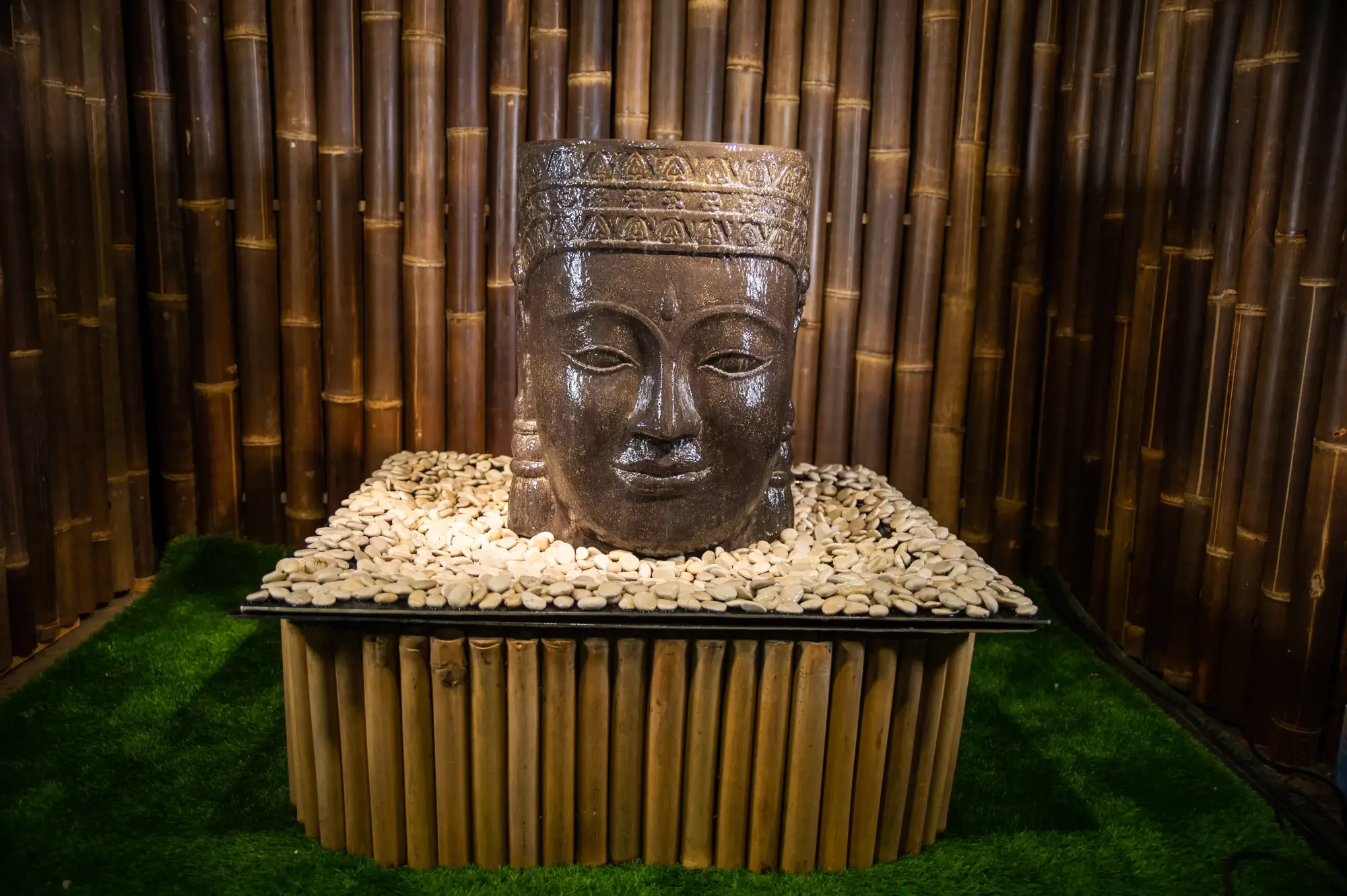 Product image 5 of the product “Khmer-head as water feature, 67cm height, cast stone, hollow, handcrafted & coloured ”