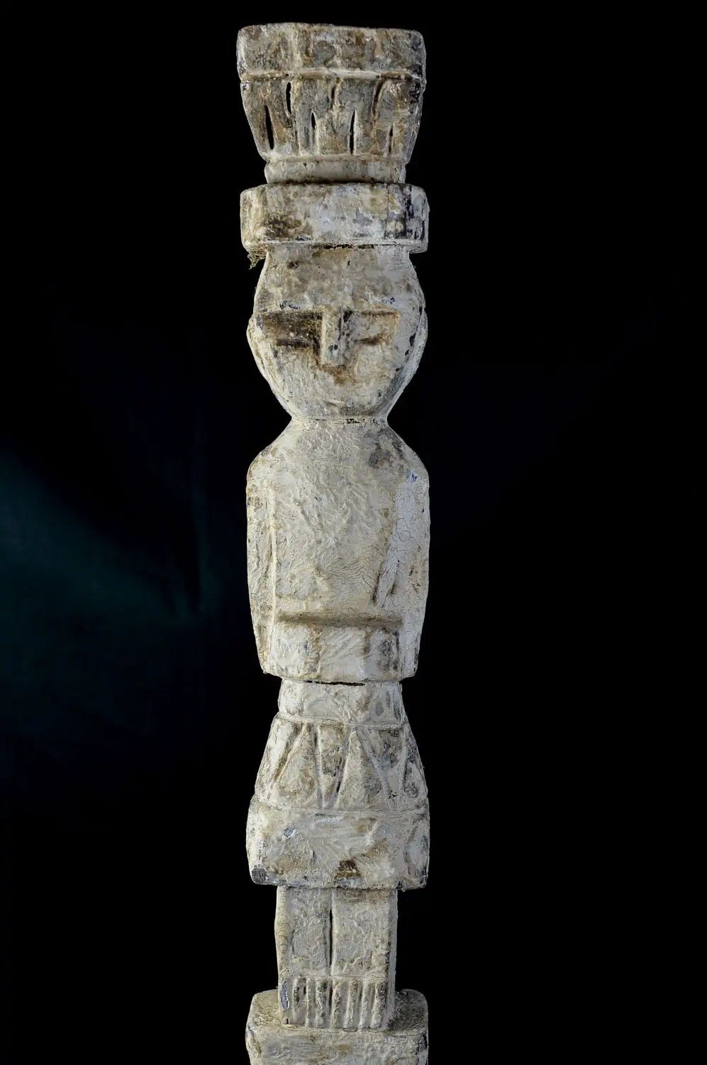 Artikelbild 5 des Artikels “Set mit zwei Statuen, Holz auf Ständer “
